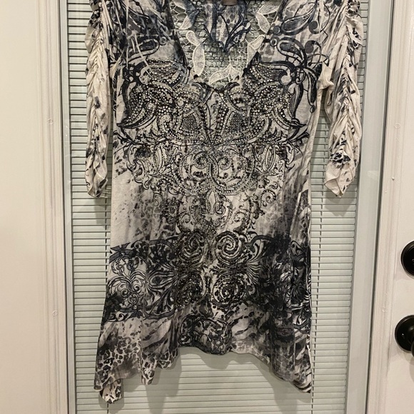 Embellished top with embroider and gem detail - Picture 2 of 6